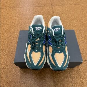 New Balance Forest Green and Beige Sneakers